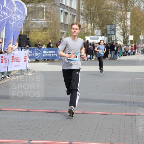 12.04.2026 - 45. Internationalen Wilhelmsburger Insellauf Strokosch-Dieckow http://msf.ph/oto/9472063 12.04.2026 12:53:00 Ziel 5779, 4346 meine-sportfotos.de