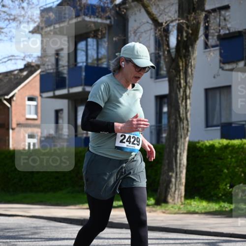 12.04.2026 - 45. Internationalen Wilhelmsburger Insellauf J. Mangold http://msf.ph/oto/9472064 12.04.2026 11:28:35 Ziel 2297, 2429, 2342, 2109 meine-sportfotos.de