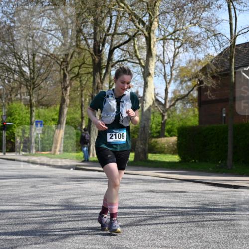 12.04.2026 - 45. Internationalen Wilhelmsburger Insellauf J. Mangold http://msf.ph/oto/9472084 12.04.2026 11:28:41 Ziel 2297, 2429, 2342, 2342, 2109 meine-sportfotos.de