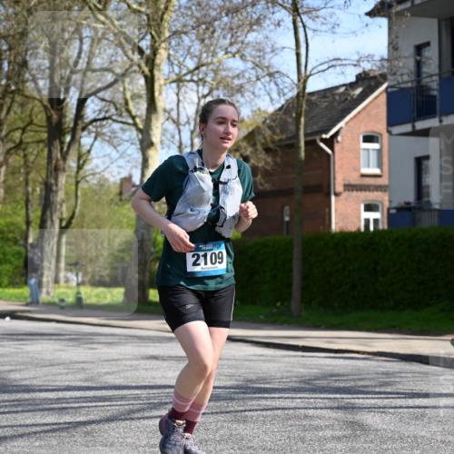 12.04.2026 - 45. Internationalen Wilhelmsburger Insellauf J. Mangold http://msf.ph/oto/9472103 12.04.2026 11:28:42 Ziel 2429, 2342, 2109, 4066 meine-sportfotos.de