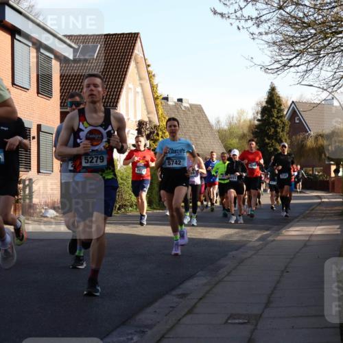 12.04.2026 - 45. Internationalen Wilhelmsburger Insellauf Yannick Fuchs http://msf.ph/oto/9472110 12.04.2026 08:57:01 Laufen 5589, 363, 5279, 2073, 5742, 289, 69, 26493, 5273, 3141 meine-sportfotos.de