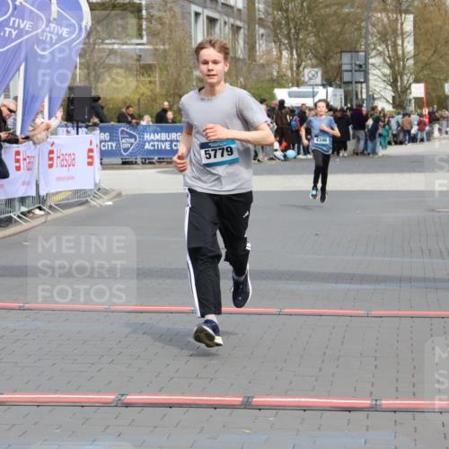 12.04.2026 - 45. Internationalen Wilhelmsburger Insellauf Strokosch-Dieckow http://msf.ph/oto/9472124 12.04.2026 12:53:00 Ziel 5779, 4346 meine-sportfotos.de