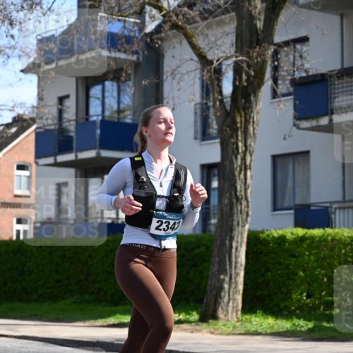 12.04.2026 - 45. Internationalen Wilhelmsburger Insellauf J. Mangold http://msf.ph/oto/9472133 12.04.2026 11:28:49 Ziel 2429, 2342, 2109, 4066 meine-sportfotos.de