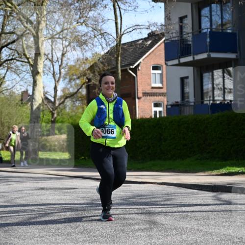 12.04.2026 - 45. Internationalen Wilhelmsburger Insellauf J. Mangold http://msf.ph/oto/9472193 12.04.2026 11:29:09 Ziel 4066, 3545, 4589, 4784 meine-sportfotos.de