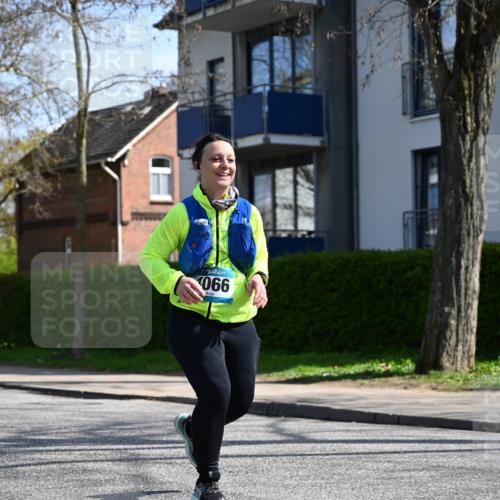 12.04.2026 - 45. Internationalen Wilhelmsburger Insellauf J. Mangold http://msf.ph/oto/9472213 12.04.2026 11:29:09 Ziel 4066, 3545, 4589, 4784 meine-sportfotos.de