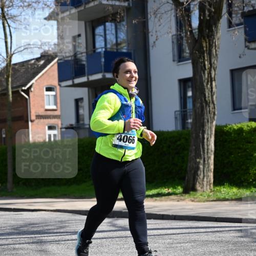 12.04.2026 - 45. Internationalen Wilhelmsburger Insellauf J. Mangold http://msf.ph/oto/9472223 12.04.2026 11:29:09 Ziel 4066, 3545, 4589, 4784 meine-sportfotos.de