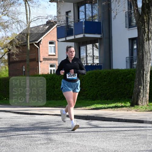 12.04.2026 - 45. Internationalen Wilhelmsburger Insellauf J. Mangold http://msf.ph/oto/9472249 12.04.2026 11:29:28 Ziel 4066, 3545, 4589, 4784, 3839 meine-sportfotos.de