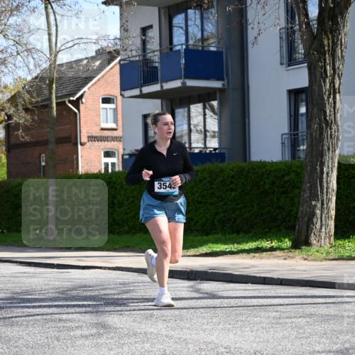 12.04.2026 - 45. Internationalen Wilhelmsburger Insellauf J. Mangold http://msf.ph/oto/9472251 12.04.2026 11:29:28 Ziel 4066, 3545, 4589, 4784, 3839 meine-sportfotos.de
