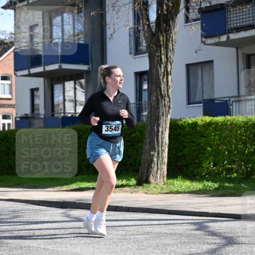 12.04.2026 - 45. Internationalen Wilhelmsburger Insellauf J. Mangold http://msf.ph/oto/9472266 12.04.2026 11:29:28 Ziel 4066, 3545, 4589, 4784, 3839 meine-sportfotos.de