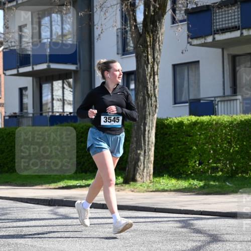 12.04.2026 - 45. Internationalen Wilhelmsburger Insellauf J. Mangold http://msf.ph/oto/9472270 12.04.2026 11:29:28 Ziel 4066, 3545, 4589, 4784, 3839 meine-sportfotos.de