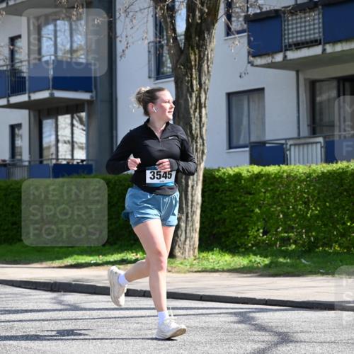 12.04.2026 - 45. Internationalen Wilhelmsburger Insellauf J. Mangold http://msf.ph/oto/9472275 12.04.2026 11:29:28 Ziel 4066, 3545, 4589, 4784, 3839 meine-sportfotos.de