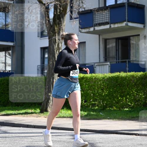 12.04.2026 - 45. Internationalen Wilhelmsburger Insellauf J. Mangold http://msf.ph/oto/9472280 12.04.2026 11:29:29 Ziel 4066, 3545, 4589, 4784, 3839 meine-sportfotos.de