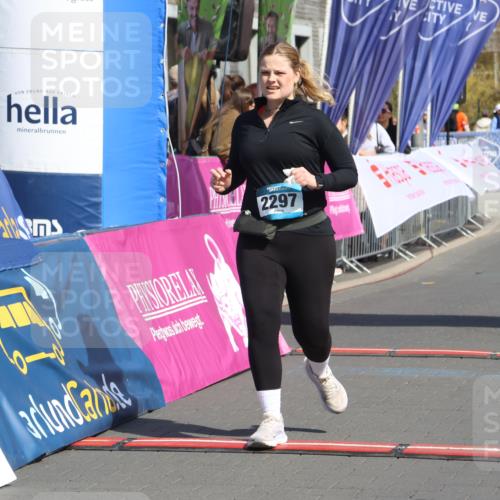 12.04.2026 - 45. Internationalen Wilhelmsburger Insellauf Strokosch-Dieckow http://msf.ph/oto/9472309 12.04.2026 11:28:56 Ziel 2297 meine-sportfotos.de