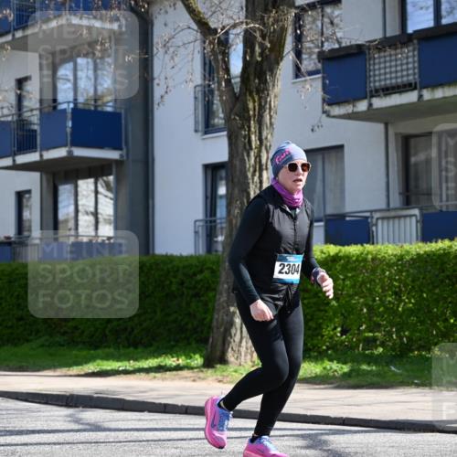 12.04.2026 - 45. Internationalen Wilhelmsburger Insellauf J. Mangold http://msf.ph/oto/9472326 12.04.2026 11:29:32 Ziel 3545, 4589, 4784, 3839, 2697, 2698 meine-sportfotos.de