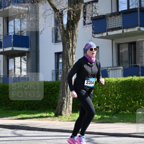 12.04.2026 - 45. Internationalen Wilhelmsburger Insellauf J. Mangold http://msf.ph/oto/9472328 12.04.2026 11:29:32 Ziel 3545, 4589, 4784, 3839, 2697, 2698 meine-sportfotos.de