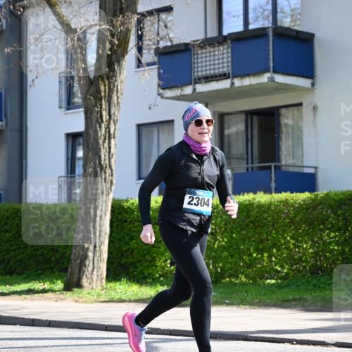 12.04.2026 - 45. Internationalen Wilhelmsburger Insellauf J. Mangold http://msf.ph/oto/9472332 12.04.2026 11:29:32 Ziel 3545, 4589, 4784, 3839, 2697, 2698 meine-sportfotos.de