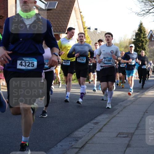 12.04.2026 - 45. Internationalen Wilhelmsburger Insellauf Yannick Fuchs http://msf.ph/oto/9472392 12.04.2026 08:57:23 Laufen 4327, 4325, 12, 4608, 2482, 112, 2488, 4329, 5804, 2090 meine-sportfotos.de