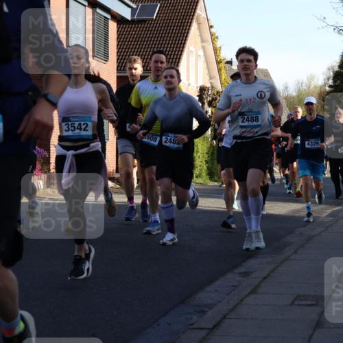 12.04.2026 - 45. Internationalen Wilhelmsburger Insellauf Yannick Fuchs http://msf.ph/oto/9472401 12.04.2026 08:57:24 Laufen 4325, 3542, 608, 2482, 112, 2488, 4329, 2090 meine-sportfotos.de