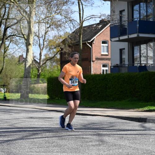 12.04.2026 - 45. Internationalen Wilhelmsburger Insellauf J. Mangold http://msf.ph/oto/9472406 12.04.2026 11:29:47 Ziel 4589, 4784, 3839, 2697, 2698, 2476, 2498 meine-sportfotos.de