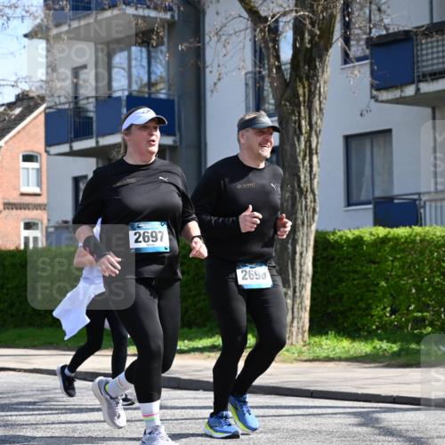 12.04.2026 - 45. Internationalen Wilhelmsburger Insellauf J. Mangold http://msf.ph/oto/9472480 12.04.2026 11:30:01 Ziel 3839, 2697, 2698, 2476, 2498, 2498, 4737 meine-sportfotos.de