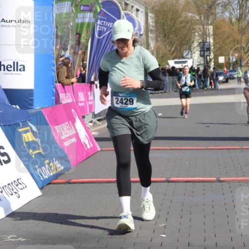 12.04.2026 - 45. Internationalen Wilhelmsburger Insellauf Strokosch-Dieckow http://msf.ph/oto/9472487 12.04.2026 11:29:16 Ziel 2429 meine-sportfotos.de