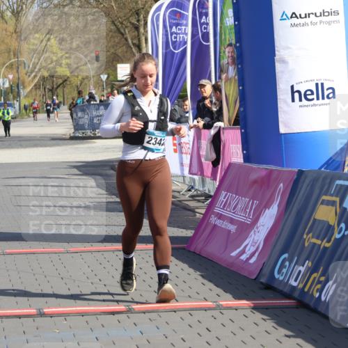 12.04.2026 - 45. Internationalen Wilhelmsburger Insellauf Strokosch-Dieckow http://msf.ph/oto/9472497 12.04.2026 11:29:21 Ziel 2342, 2109 meine-sportfotos.de