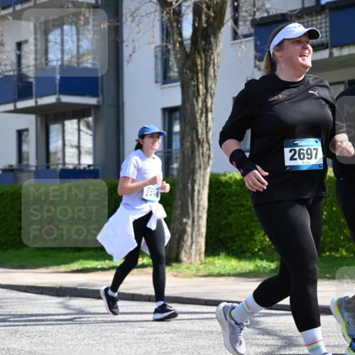 12.04.2026 - 45. Internationalen Wilhelmsburger Insellauf J. Mangold http://msf.ph/oto/9472498 12.04.2026 11:30:02 Ziel 3839, 2697, 2698, 2476, 2498, 4737 meine-sportfotos.de