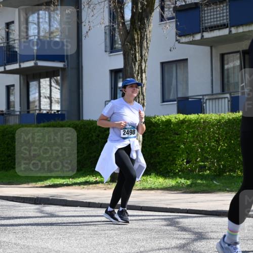12.04.2026 - 45. Internationalen Wilhelmsburger Insellauf J. Mangold http://msf.ph/oto/9472507 12.04.2026 11:30:02 Ziel 3839, 2697, 2698, 2476, 2498, 4737 meine-sportfotos.de