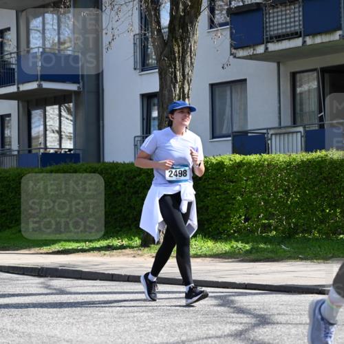 12.04.2026 - 45. Internationalen Wilhelmsburger Insellauf J. Mangold http://msf.ph/oto/9472510 12.04.2026 11:30:02 Ziel 3839, 2697, 2698, 2476, 2498, 4737 meine-sportfotos.de