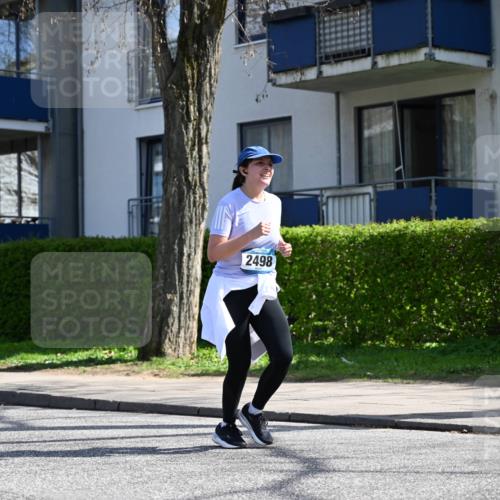 12.04.2026 - 45. Internationalen Wilhelmsburger Insellauf J. Mangold http://msf.ph/oto/9472517 12.04.2026 11:30:02 Ziel 3839, 2697, 2698, 2476, 2498, 4737 meine-sportfotos.de