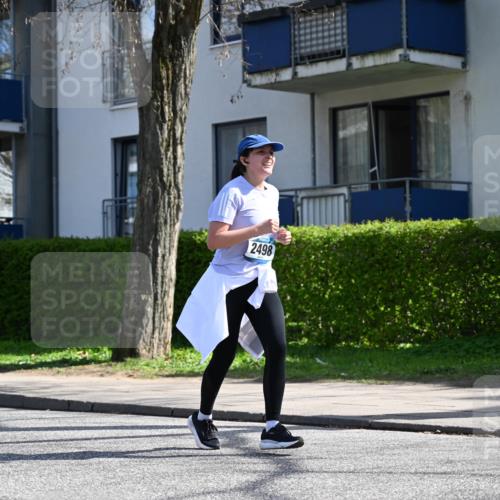 12.04.2026 - 45. Internationalen Wilhelmsburger Insellauf J. Mangold http://msf.ph/oto/9472519 12.04.2026 11:30:02 Ziel 3839, 2697, 2698, 2476, 2498, 4737 meine-sportfotos.de