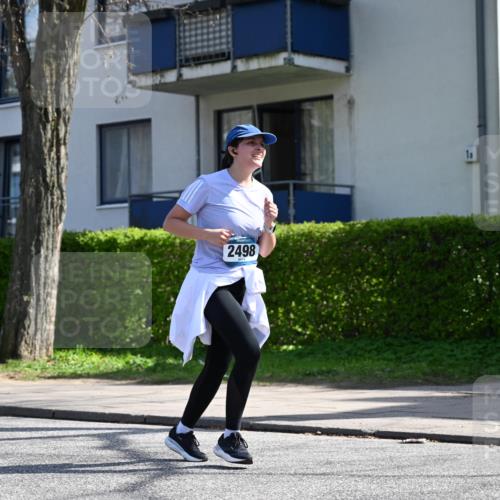 12.04.2026 - 45. Internationalen Wilhelmsburger Insellauf J. Mangold http://msf.ph/oto/9472528 12.04.2026 11:30:03 Ziel 3839, 2697, 2698, 2476, 2498, 4737 meine-sportfotos.de