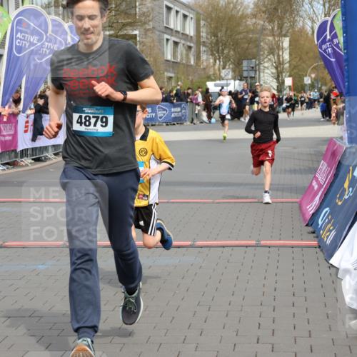 12.04.2026 - 45. Internationalen Wilhelmsburger Insellauf Strokosch-Dieckow http://msf.ph/oto/9472529 12.04.2026 12:53:28 Ziel 2896, 5621, 4879, 4891, 5127, 2218 meine-sportfotos.de