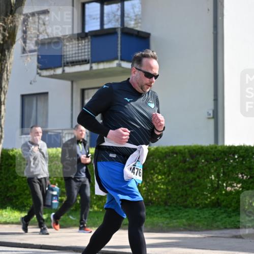 12.04.2026 - 45. Internationalen Wilhelmsburger Insellauf J. Mangold http://msf.ph/oto/9472541 12.04.2026 11:30:10 Ziel 3839, 2697, 2698, 2476, 2498, 4737, 2480 meine-sportfotos.de