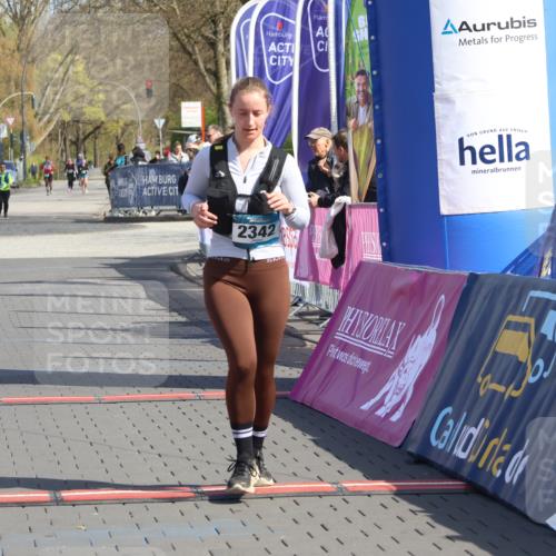 12.04.2026 - 45. Internationalen Wilhelmsburger Insellauf Strokosch-Dieckow http://msf.ph/oto/9472546 12.04.2026 11:29:22 Ziel 2342, 2109 meine-sportfotos.de