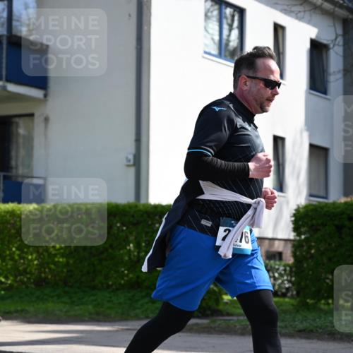 12.04.2026 - 45. Internationalen Wilhelmsburger Insellauf J. Mangold http://msf.ph/oto/9472552 12.04.2026 11:30:10 Ziel 3839, 2697, 2698, 2476, 2498, 4737, 2480 meine-sportfotos.de
