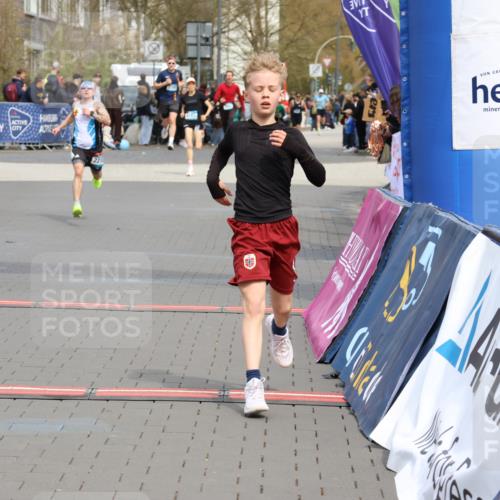 12.04.2026 - 45. Internationalen Wilhelmsburger Insellauf Strokosch-Dieckow http://msf.ph/oto/9472563 12.04.2026 12:53:29 Ziel 5621, 4879, 4891, 5127, 2218 meine-sportfotos.de