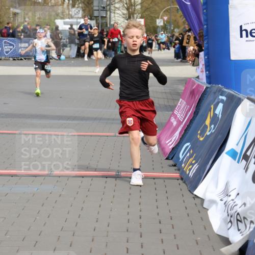 12.04.2026 - 45. Internationalen Wilhelmsburger Insellauf Strokosch-Dieckow http://msf.ph/oto/9472573 12.04.2026 12:53:29 Ziel 5621, 4879, 4891, 5127, 2218 meine-sportfotos.de
