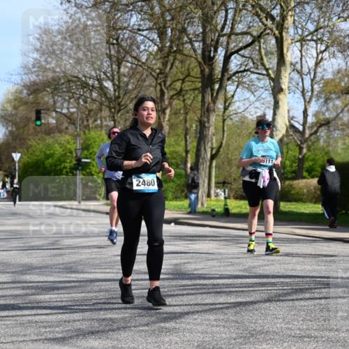 12.04.2026 - 45. Internationalen Wilhelmsburger Insellauf J. Mangold http://msf.ph/oto/9472581 12.04.2026 11:30:37 Ziel 4737, 2480, 3111, 2524, 2475, 2279 meine-sportfotos.de