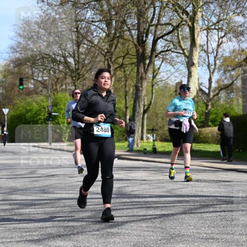 12.04.2026 - 45. Internationalen Wilhelmsburger Insellauf J. Mangold http://msf.ph/oto/9472583 12.04.2026 11:30:37 Ziel 4737, 2480, 3111, 2524, 2475, 2279 meine-sportfotos.de