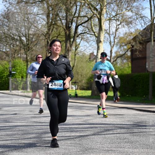 12.04.2026 - 45. Internationalen Wilhelmsburger Insellauf J. Mangold http://msf.ph/oto/9472594 12.04.2026 11:30:38 Ziel 4737, 2480, 3111, 2524, 2475, 2279 meine-sportfotos.de