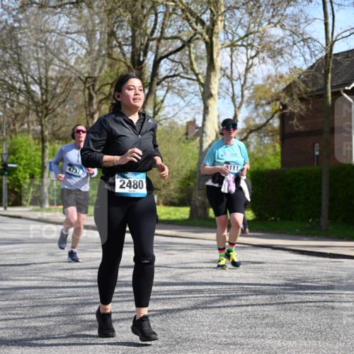 12.04.2026 - 45. Internationalen Wilhelmsburger Insellauf J. Mangold http://msf.ph/oto/9472601 12.04.2026 11:30:38 Ziel 4737, 2480, 3111, 2524, 2475, 2279 meine-sportfotos.de