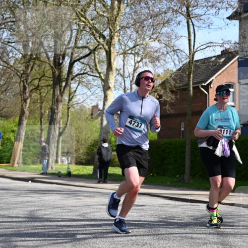 12.04.2026 - 45. Internationalen Wilhelmsburger Insellauf J. Mangold http://msf.ph/oto/9472621 12.04.2026 11:30:39 Ziel 4737, 2480, 3111, 2524, 2475, 2279 meine-sportfotos.de