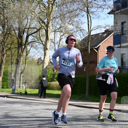 12.04.2026 - 45. Internationalen Wilhelmsburger Insellauf J. Mangold http://msf.ph/oto/9472624 12.04.2026 11:30:40 Ziel 4737, 2480, 3111, 2524, 2475, 2279 meine-sportfotos.de