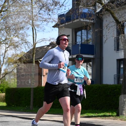 12.04.2026 - 45. Internationalen Wilhelmsburger Insellauf J. Mangold http://msf.ph/oto/9472636 12.04.2026 11:30:40 Ziel 4737, 2480, 3111, 2524, 2475, 2279 meine-sportfotos.de