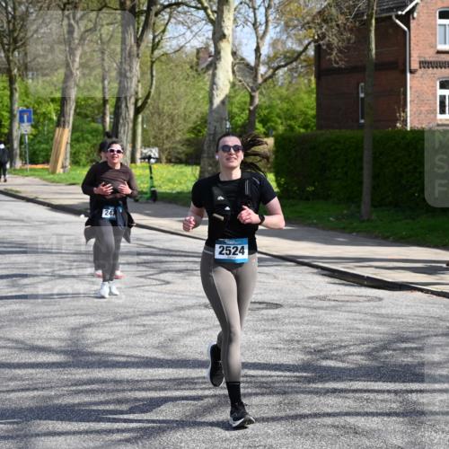 12.04.2026 - 45. Internationalen Wilhelmsburger Insellauf J. Mangold http://msf.ph/oto/9472663 12.04.2026 11:30:57 Ziel 2480, 3111, 2524, 2475, 2279, 3058 meine-sportfotos.de