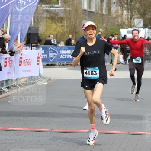 12.04.2026 - 45. Internationalen Wilhelmsburger Insellauf Strokosch-Dieckow http://msf.ph/oto/9472664 12.04.2026 12:53:35 Ziel 2218, 4183, 3749, 3160 meine-sportfotos.de