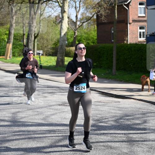 12.04.2026 - 45. Internationalen Wilhelmsburger Insellauf J. Mangold http://msf.ph/oto/9472673 12.04.2026 11:30:58 Ziel 3111, 2524, 2475, 2279, 3058 meine-sportfotos.de