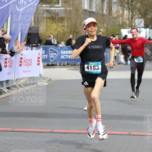 12.04.2026 - 45. Internationalen Wilhelmsburger Insellauf Strokosch-Dieckow http://msf.ph/oto/9472679 12.04.2026 12:53:35 Ziel 2218, 4183, 3749, 3160 meine-sportfotos.de
