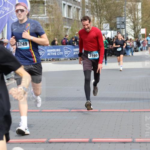 12.04.2026 - 45. Internationalen Wilhelmsburger Insellauf Strokosch-Dieckow http://msf.ph/oto/9472720 12.04.2026 12:53:38 Ziel 4183, 3749, 3160 meine-sportfotos.de